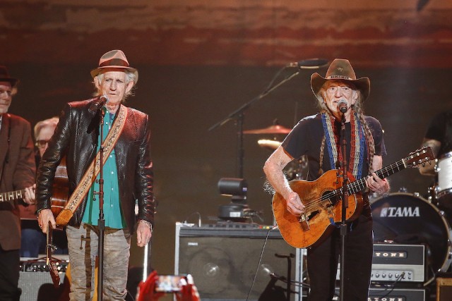 Keith Richards, Willie Nelson - Pancho & Lefty @ Merle Haggard's Sing Me Back Home Tribute Concert