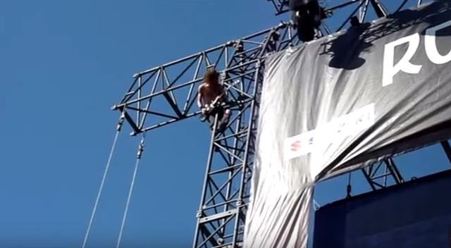 10 Insane Scaffold Climbing Moments at Concerts - Loudwire