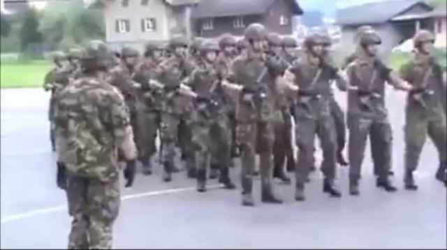 We Will Rock You - Fuerzas Armadas Suizas