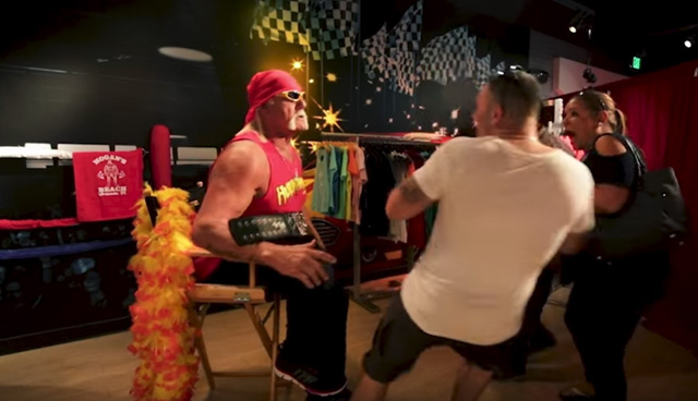 Hulk Hogan Pranks Fans Disguised as Wax Figure!