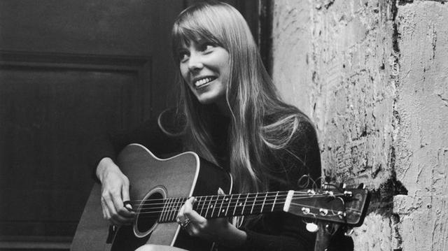 Joni Mitchell - Photo by Central Press/Getty Images