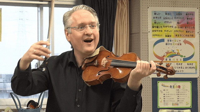 NHK『奇跡のレッスン「楽譜が物語に変わるとき 弦楽器 ダニエル・ゲーデ（ドイツ）」』(c)NHK