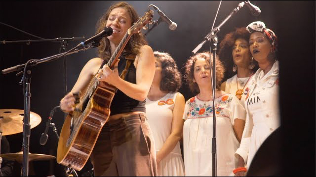 Ani DiFranco with the Resistance Revival Chorus at Babefest