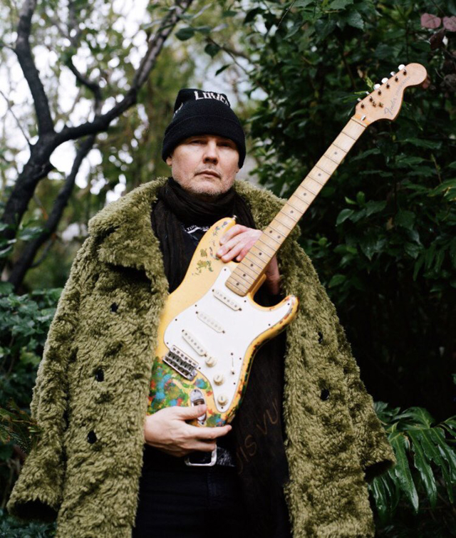 billy corgan reuniting with his stolen gish guitar after 27 years (2019)