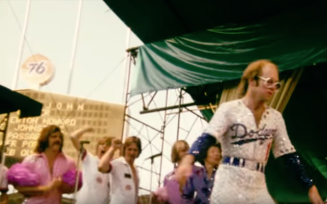 Elton John - The Bitch Is Back (Dodger Stadium, Los Angeles 1975)