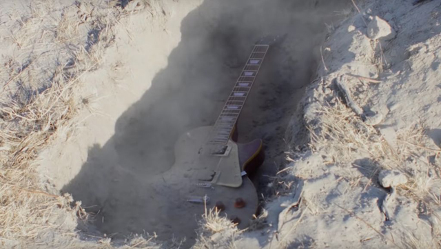 Guitar MAX - I Buried My Guitar in the Desert...
