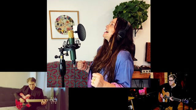 Alanis Morissette Performs ‘Smiling’ from the ‘Jagged Little Pill’ Musical