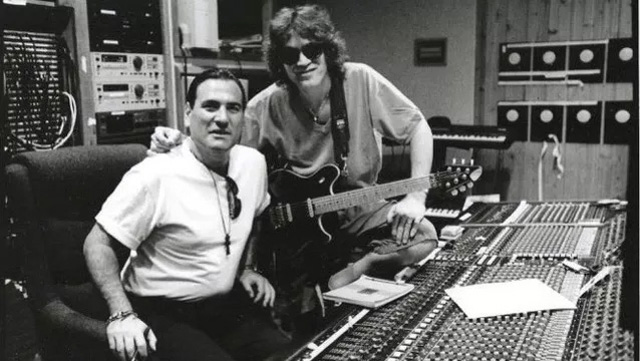 Eddie Van Halen and David Garfield　(Image credit: Robert Knight)