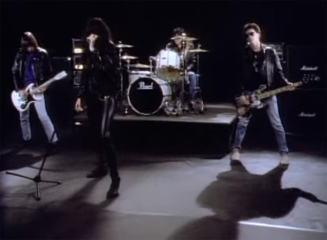 Ramones - Merry Christmas (I Don't Want to Fight Tonight) (Official Music Video)
