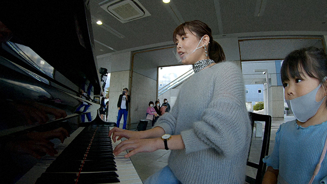 NHK『駅ピアノ「京都」』(c)NHK