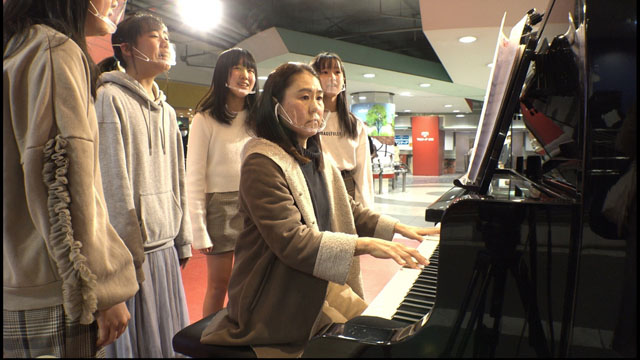 NHK『街角ピアノ「横浜」』(c)NHK