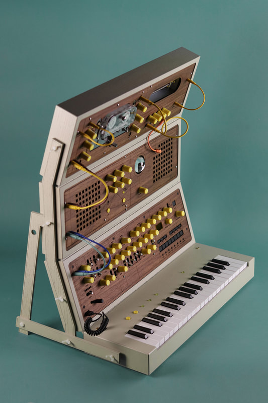 Love Hultén / MDLR-37 - A folding modular synthesizer