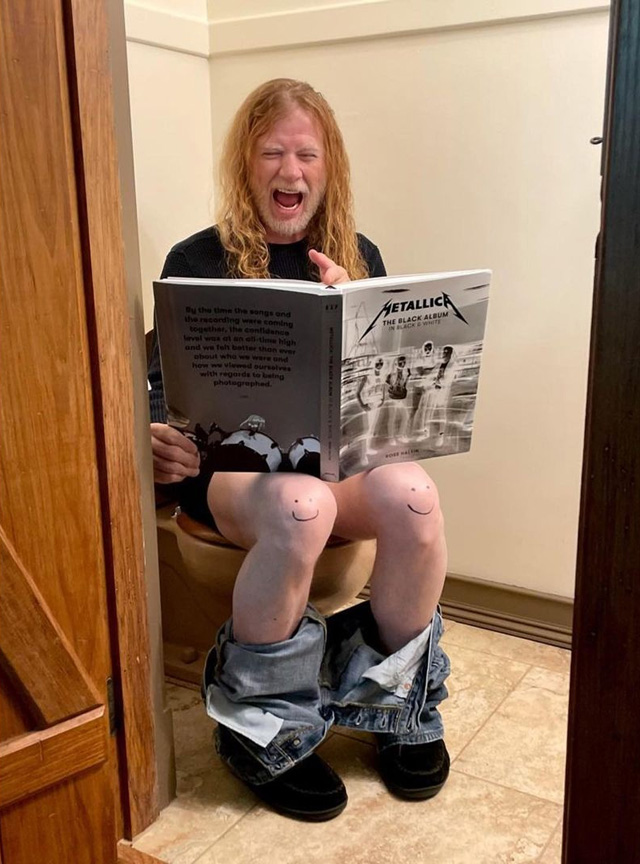 Dave Mustaine Endorses New Metallica Photo Book...From His Toilet