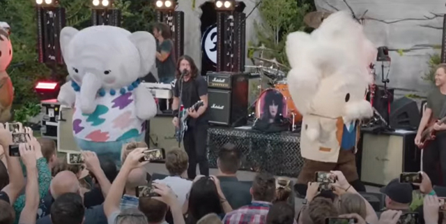 Mascots and FooFighters at Dreamforce21 | Salesforce