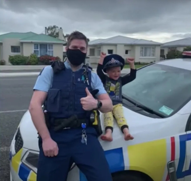 NZ police answer 4-year-old’s call, confirm toys are cool