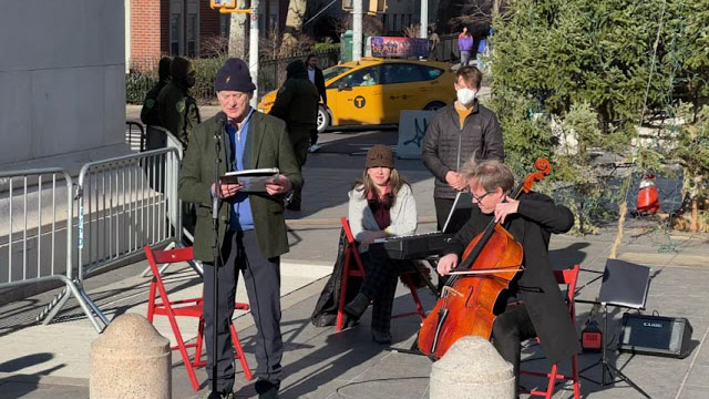 Bill Murray in Washington Square Park singing