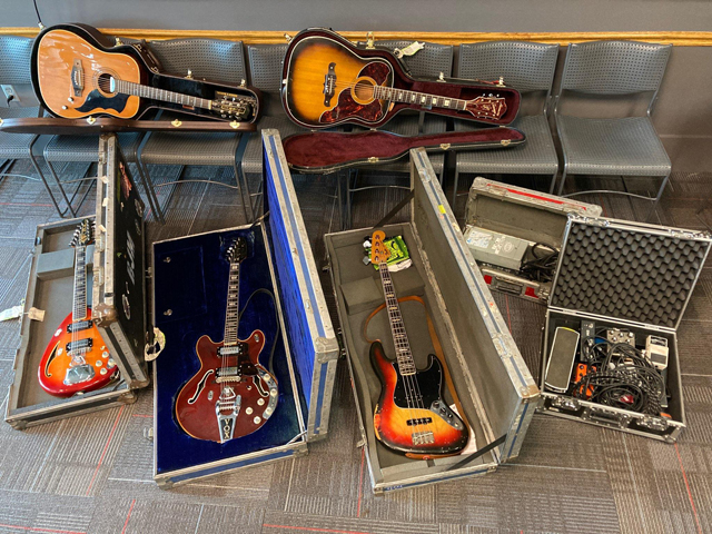 Brian Jonestown Massacre - Five guitars in cases and other musical equipment