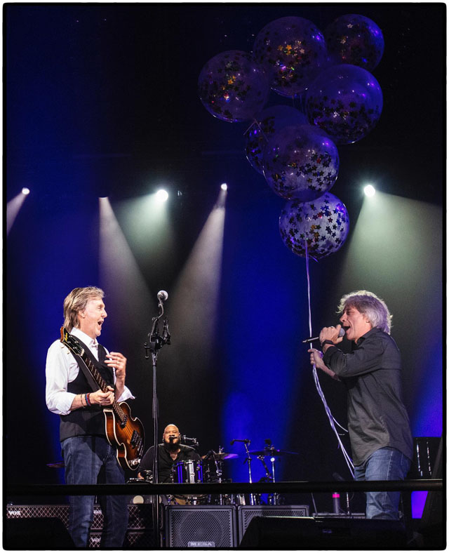 Jon Bon Jovi sings Happy Birthday to Paul McCartney with 50,000 New Jersey fans
