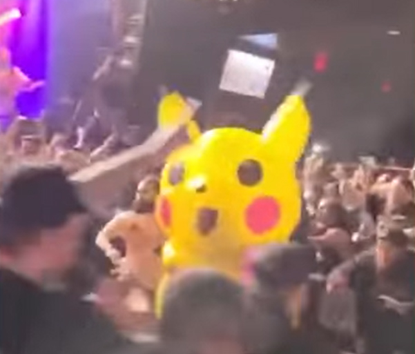 Loudwire - Fans in Costumes Tearing Up Mosh Pits