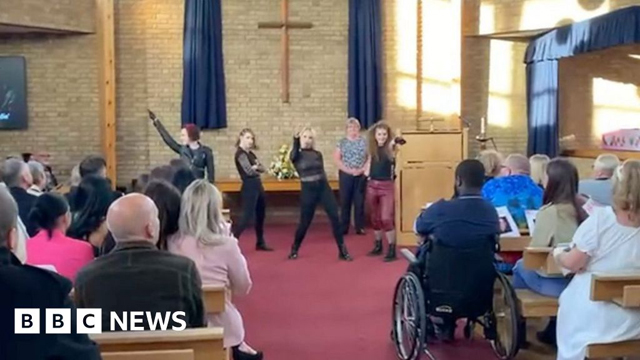 Flash-mob dance at Bristol funeral 'breaks tradition' - BBC