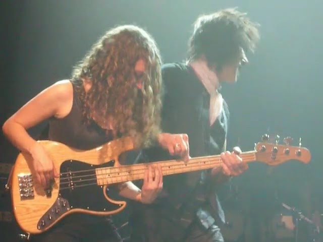 Tal Wilkenfeld & Jeff Beck Bass Duet - New York 2009
