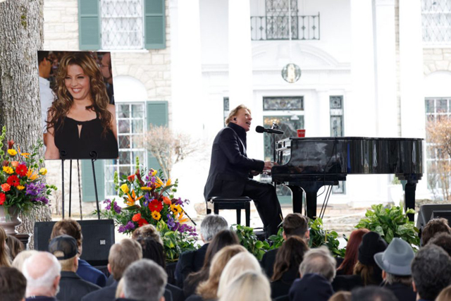AXL ROSE Sings NOVEMBER RAIN at Lisa Marie Presley Funeral.