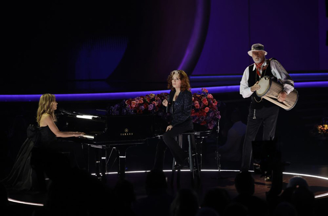 Grammys 2023:  Sheryl Crow, Bonnie Raitt, & Mick Fleetwood’s Tribute To Christine McVie - Kevin Winter/Getty Images for The Recording Academy
