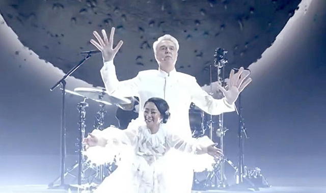 David Byrne, Son Lux & Stephanie Hsu perform “This is a Life” on the 2023 Oscars