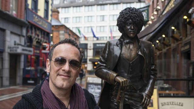 Def Leppard guitarist Vivian Campbell, beside the statue of Phil Lynott in Dublin. Photograph: Dave Meehan