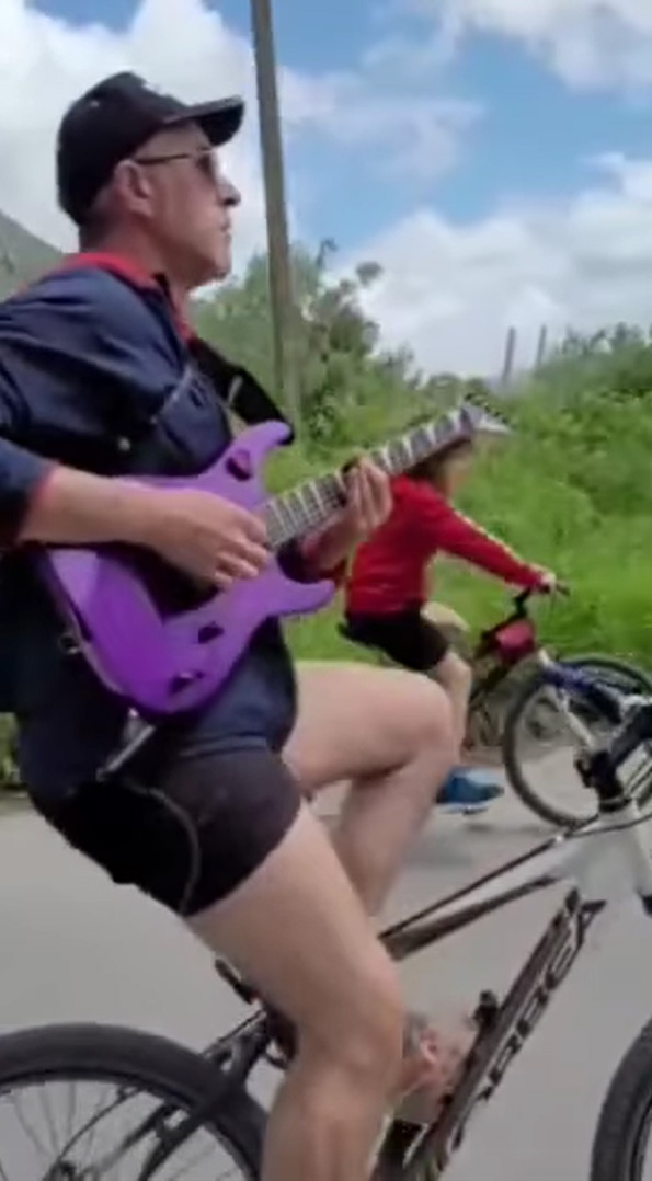 TOM FDEZ - Master of Puppets guitar bike cover.