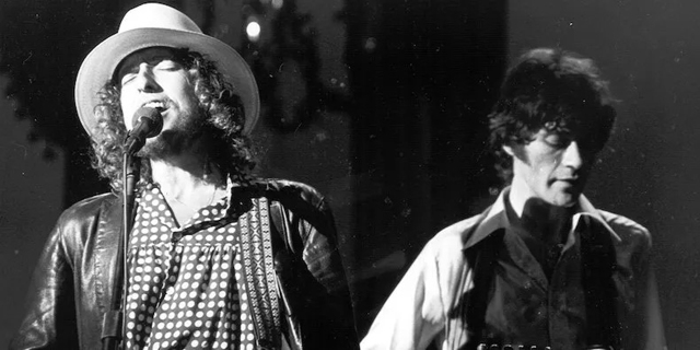 Bob Dylan and Robbie Robertson, November 1976 (Photo by Larry Hulst/Michael Ochs Archives/Getty Images)
