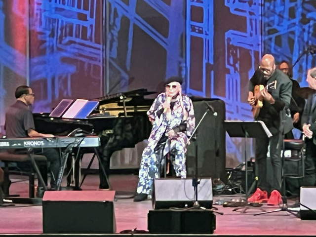 Joni Mitchell Makes Surprise Appearance At The Hollywood Bowl To Honor Wayne Shorter
