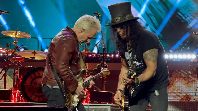 GUNS N’ ROSES joined by MIKE McCREADY (Pearl Jam)