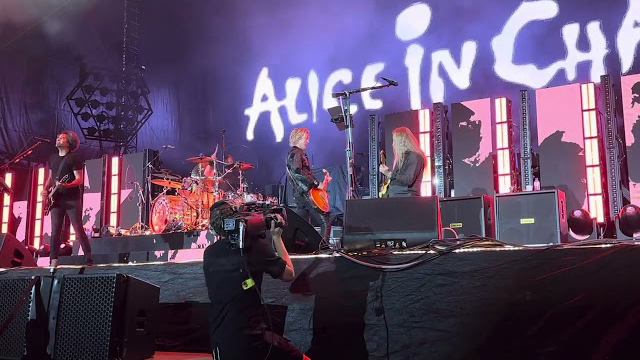 Alice in Chains with guest Duff McKagan