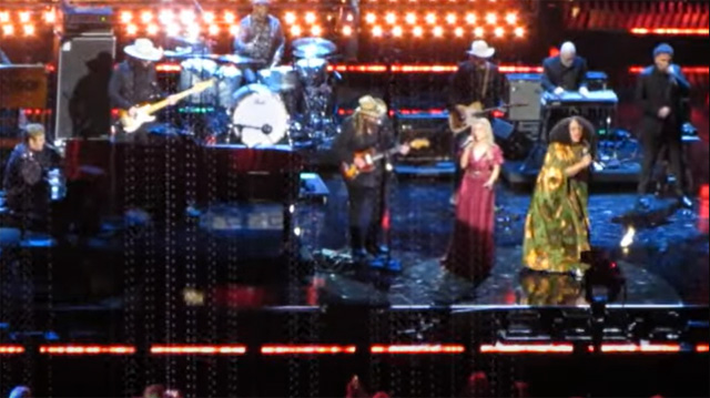 ELTON JOHN, SHERYL CROW, CHRIS STAPLETON & BRITTANY HOWARD perform THE WEIGHT @ Rock and Roll Hall of Fame 11-3-2023