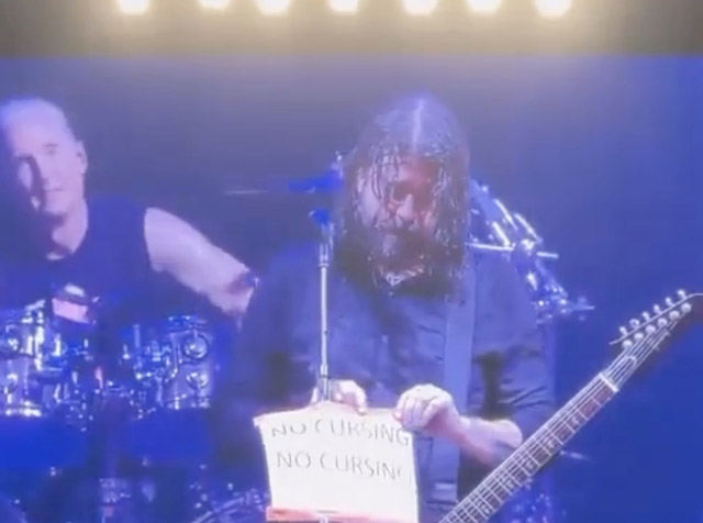 Dave Grohl Put A “No Cursing” Reminder On His Mic Stand In Abu Dhabi
