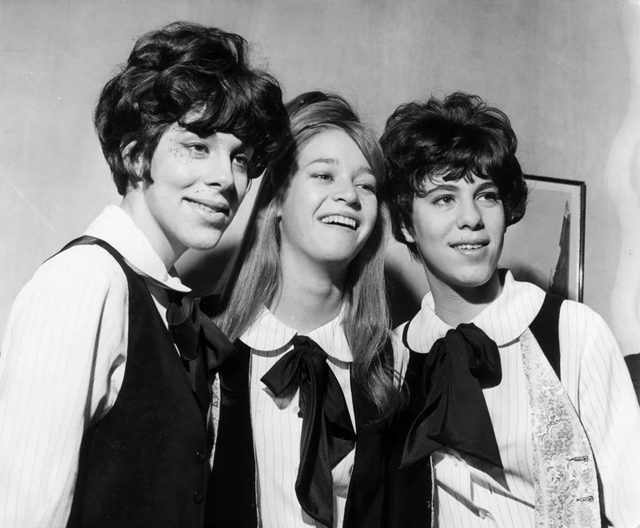 Mary Weiss (center) of the Shangri-Las - Ron Case/Getty Images