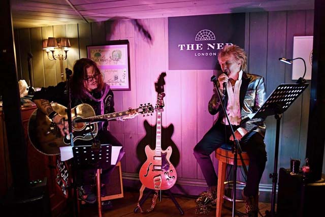 Rod Stewart and Johnny Depp team up to perform at private benefit