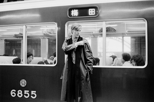 “David Bowie, A Day In Kyoto, Hankyu Train for Umeda, Japan, 1980”ⓒSukita