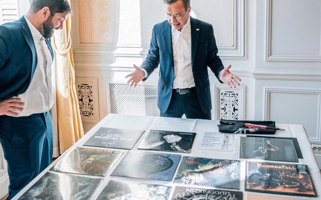 Chilean President Visits Swedish Prime Minister, Is Gifted Metal Vinyl