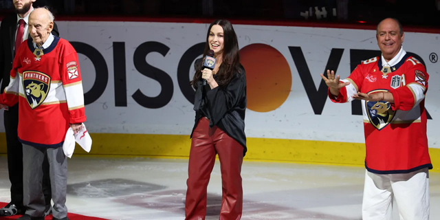 Alanis Morissette photo by Elsa/Getty Images