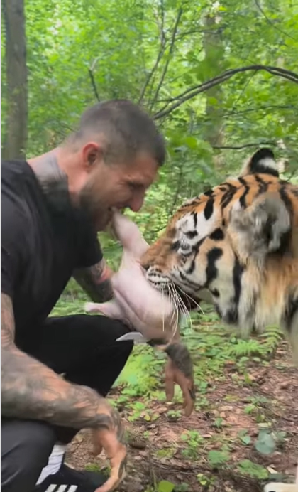 Slaughter To Prevail’s Alex Terrible vs  Tiger