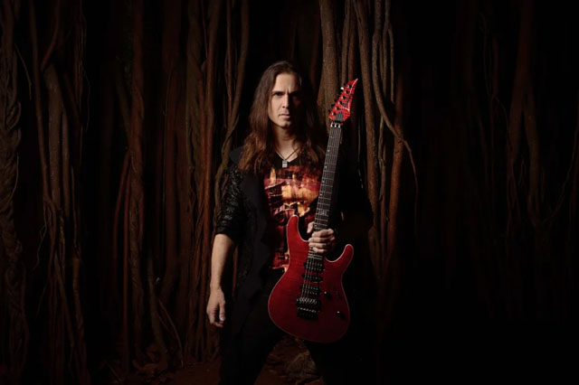 Kiko Loureiro - Photo by Henrique Grandi