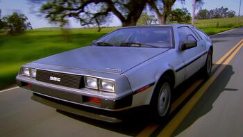 デロリアン　© 2024 Warner Bros. Discovery, Inc. or its subsidiaries and affiliates. All rights reserved.