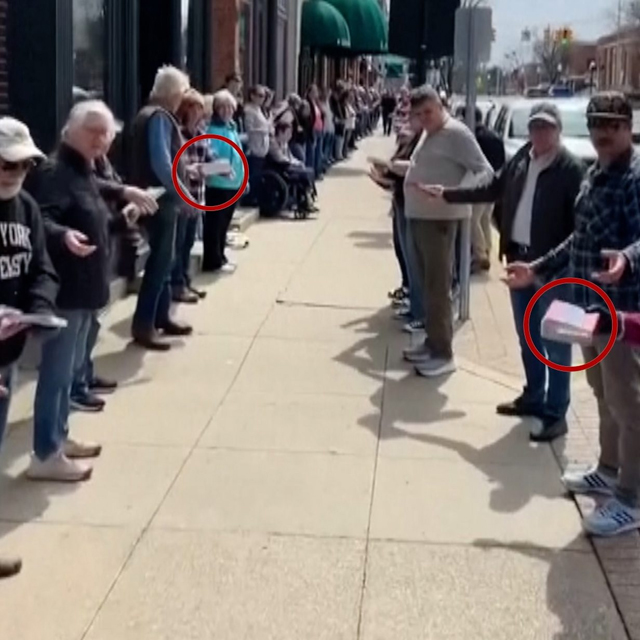 Michigan town forms human chain to move 9,100 books for shop