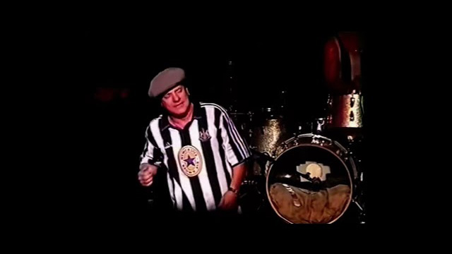 Brian Johnson of AC/DC sings 