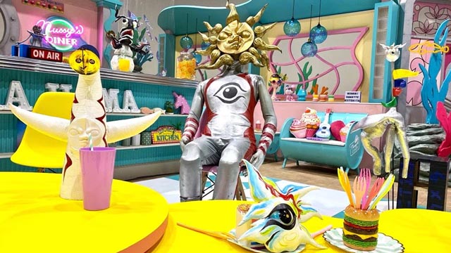 NHK『沼にハマってきいてみた▽岡本太郎沼▽芸術にハマる!▽タローマンがスタジオに』© NHK・藤井亮