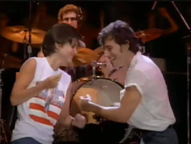 Bruce Springsteen - Dancing In the Dark (Official Video)