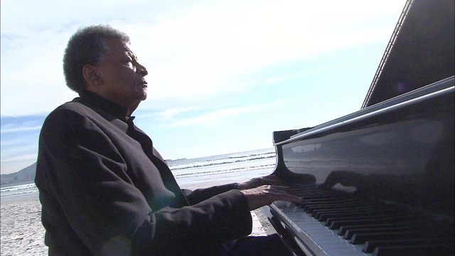 NHK『4Kプレミアムカフェ　選　絶景を弾く　アブドゥーラ・イブラヒム』(c)NHK