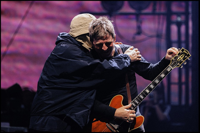 オアシス　10/25 (土) 東京ドーム公演オフィシャル・ライヴ写真　ⒸBig Brother Recordings